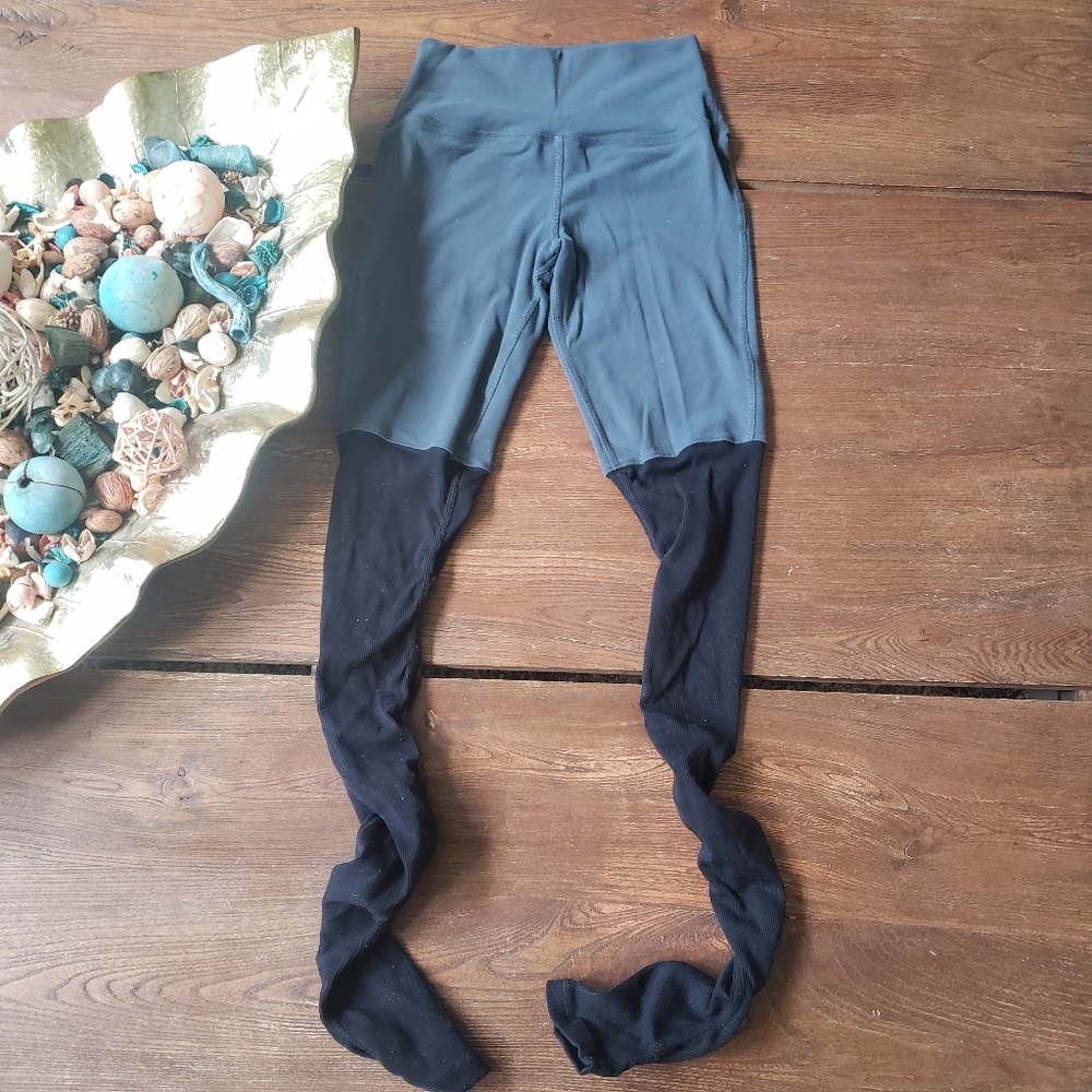 Alo Goddess Leggings Grey and Black